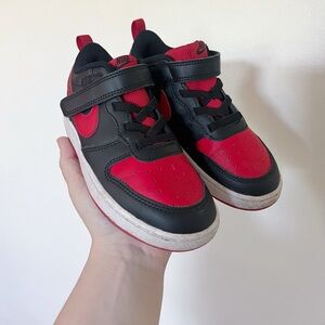 Nike Court Borough low - black&red